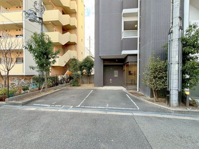 GramercyJuso-higashi3rdの駐車場