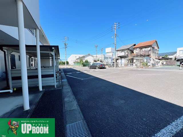 コンフォート西之島の駐車場