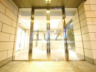 レグラス横浜メディオのエントランス
