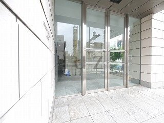 レグラス横浜メディオのエントランス