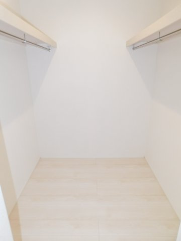 名古屋市港区船頭場１丁目の新築一戸建の収納|◇ウォークインクローゼット◇　　家族の洋服や大きな荷物などが大容量収納できます！
