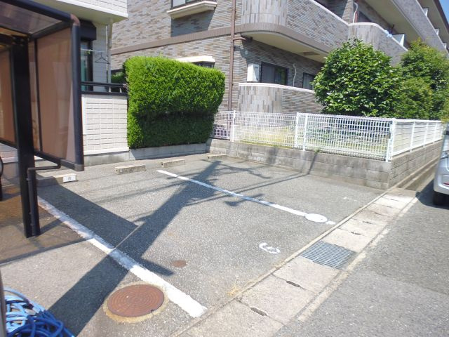 ソファレ池上の駐車場