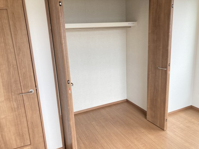 ハートフルタウン前橋市総社町2丁目7番　Ａ号棟の収納|【イメージ画像】洋室2収納です