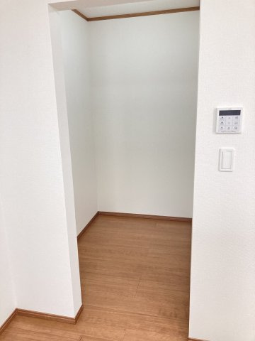 ハートフルタウン前橋市総社町2丁目7番　Ａ号棟の収納|【イメージ画像】キッチン横のパントリーです
食品庫や調理器具の保管場所としていかがでしょうか