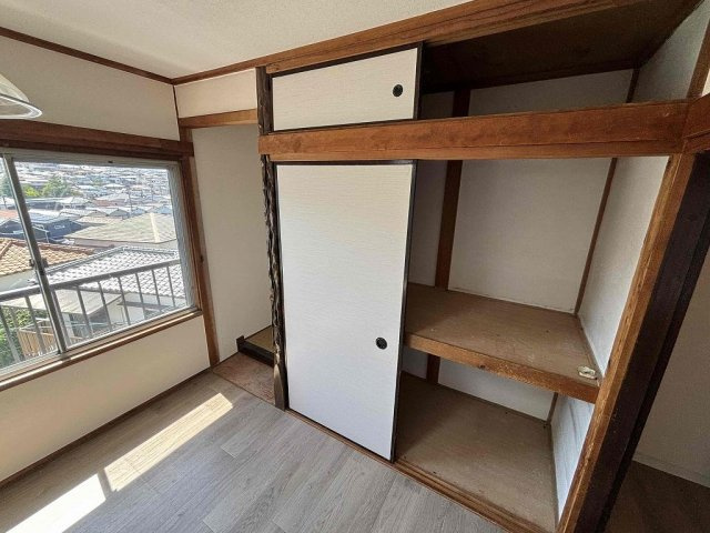 鈴蘭台南町７丁目戸建の収納