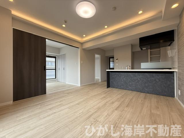 ナイスアーバン湘南平塚明石町の居間・リビング|新規リフォーム完了！　12帖　LDK