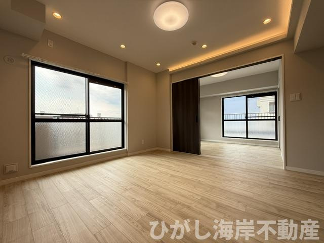 ナイスアーバン湘南平塚明石町の居間・リビング|新規リフォーム完了！　12帖　LDK