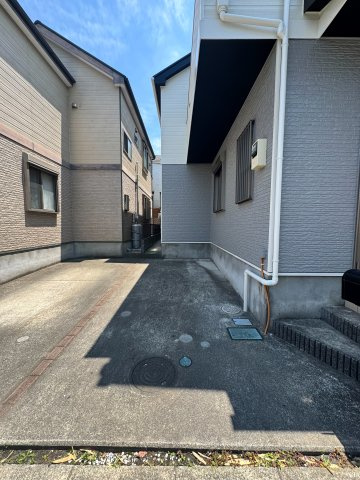 狭山市入間川3丁目中古戸建（リフォーム済）の駐車場|駐車場1台付き