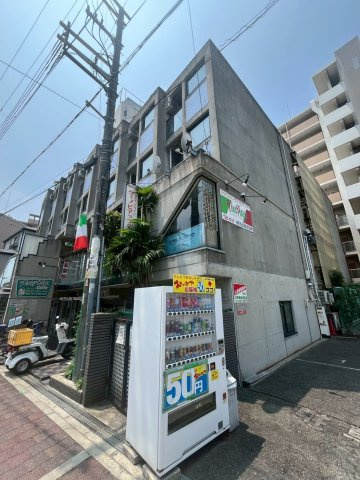 プリエールJR塚口駅前の駐車場