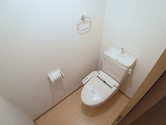 プロヴァンス壱番館のトイレ|温水洗浄便座付きのトイレ