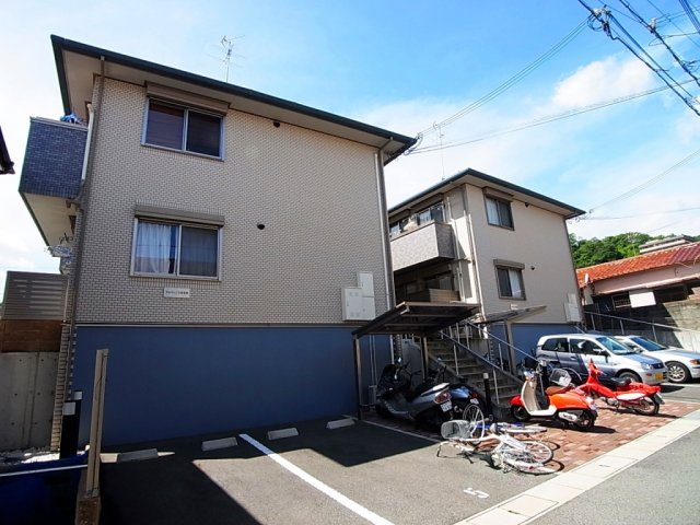 プロヴァンス壱番館の外観|閑静な住宅街にある綺麗なハイツ
