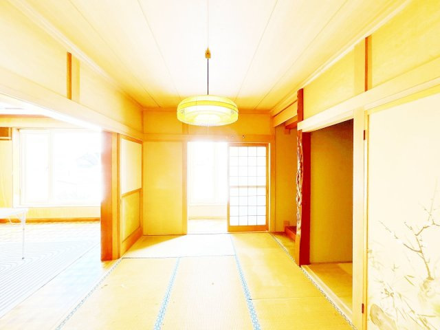 網走市向陽ケ丘５丁目　中古住宅の和室|【リフォーム前】１階和室別アングルです。