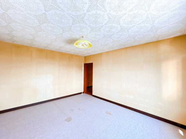 網走市向陽ケ丘５丁目　中古住宅の洋室|【リフォーム前】2階洋室です。フロア重張、クロス張替致します。