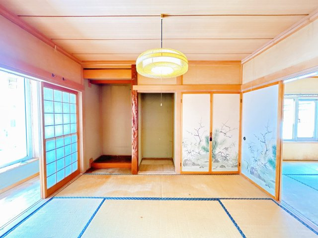 網走市向陽ケ丘５丁目　中古住宅の和室|【リフォーム前】１階和室です。畳表替え、クロス張替を行います。