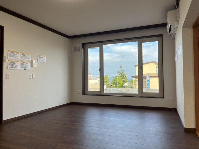 網走市向陽ケ丘５丁目９－1中古住宅の居間・リビング