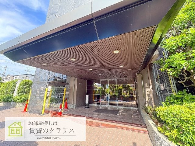 ブレドール向日町東のエントランス