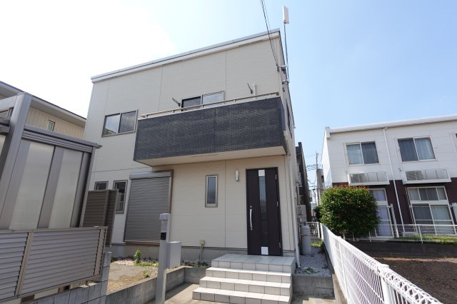 川越市的場新町　3LDKS+カースペース2台付き　戸建貸家の外観