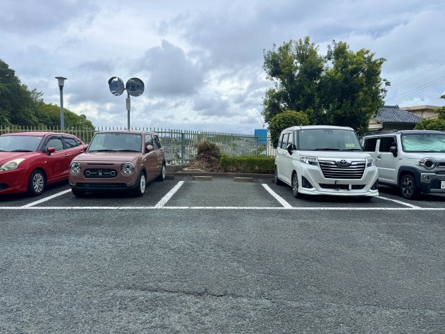 エムズ鴨江の駐車場|平面駐車場になります。