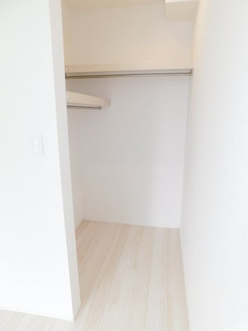 名古屋市港区船頭場１丁目の新築一戸建の収納|◇ウォークインクローゼット◇　　季節の荷物や家族の洋服などが大容量収納できます！