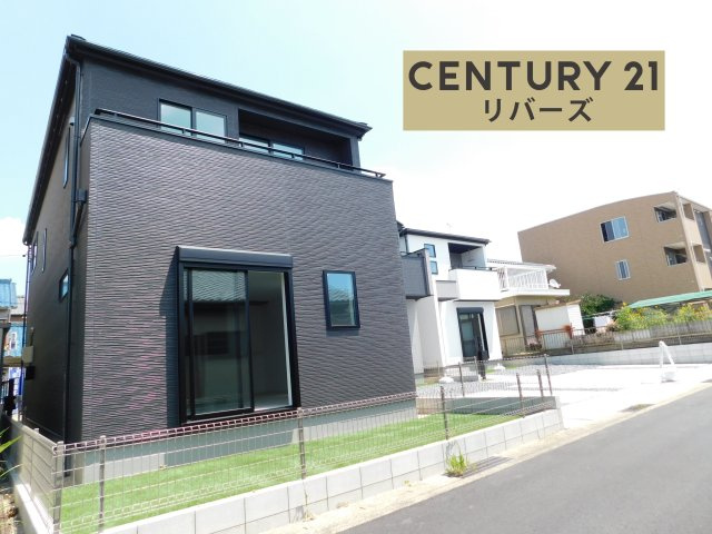 名古屋市港区船頭場１丁目の新築一戸建の外観|☆１号棟☆　　新価格！！いつでもご案内出来ます♪（お問合せ当日、平日、水曜、夜間もＯＫ）　長期優良住宅！　両面道路！　敷地３９．２９坪　駐車並列２台ＯＫ　人工芝の広い庭♪　パントリー＋収納付リビング♪