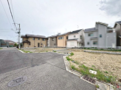 【前面道路含む現地写真】 | 東羽衣６丁目　新築分譲住宅　全４区画 | 【前面道路約６ｍ】広々運転の苦手な方も安心ですね♪是非現地にてご確認ください！