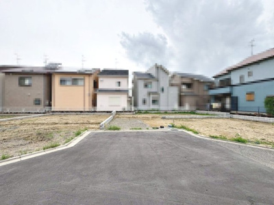 【前面道路含む現地写真】 | 東羽衣６丁目　新築分譲住宅　全４区画 | ゆとりのある洗面室です♪朝の身支度もスムーズにできますね！