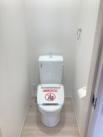 アーバンスタイル高崎市棟高町町1期　4号棟　新築住宅のトイレ|【イメージ画像】２階トイレです。清潔感のある白を基調としています。