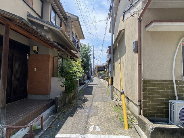 紫野南舟岡町 中古戸建の前面道路含む現地写真