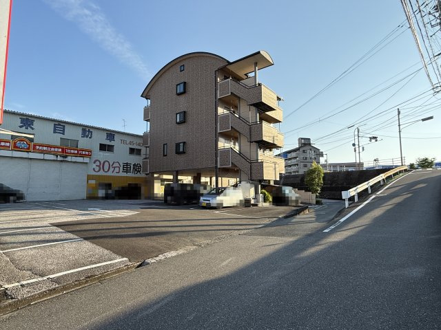 グレイス天王の駐車場
