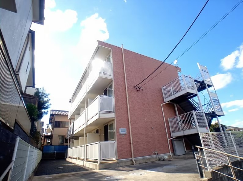 レオパレスタウン馬込沢の外観