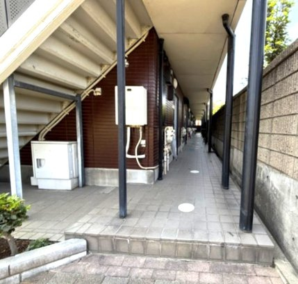 江戸川区北小岩４丁目のアパートのエントランス