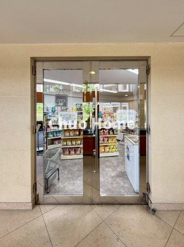 プライヴブルー東京の現況写真|敷地内にある居住者専用のミニショップです