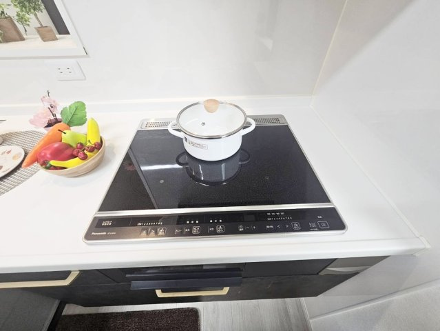 中古戸建　大阪市西淀川区中島1丁目のキッチン|IHコンロ交換済み♪安全性が高く、フラットな天板で掃除が劇的にラクに。高火力で細かな温度調節も可能！