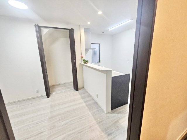 中古戸建　大阪市西淀川区中島1丁目の収納|リビング収納×2箇所で「使う場所」と「しまう場所」が同じ場所にあることでリビングを日々綺麗にキープ♪
