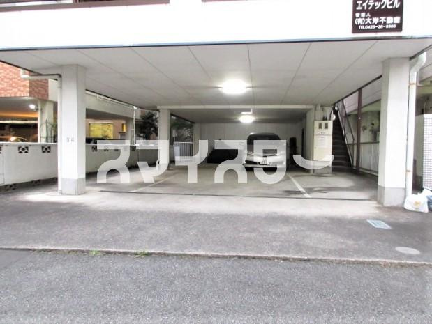 エイテックビルの駐車場