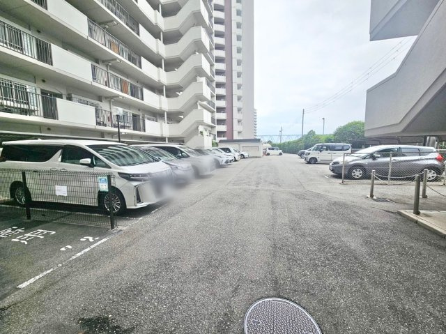 マイシティおおさか5番館の駐車場|車通勤には平面駐車場が魅力♪朝の忙しい時間の車の出し入れが平面駐車場ならストレスなく安心！