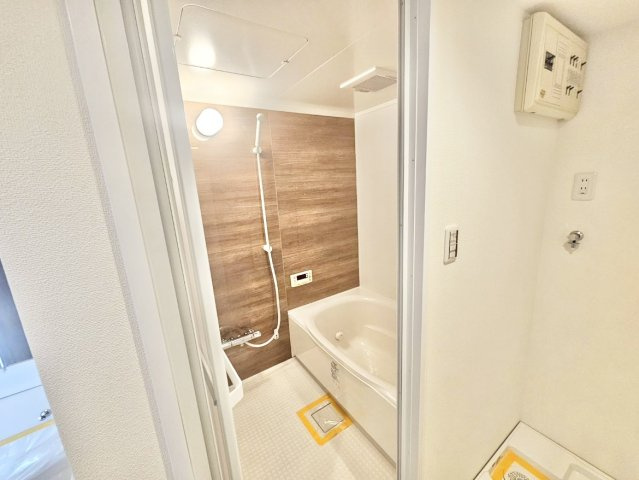 マイシティおおさか5番館の浴室|追炊き機能でいつでも暖かいお湯が楽しめます♪湯船にゆっくり浸かり癒しのバスタイムを♪