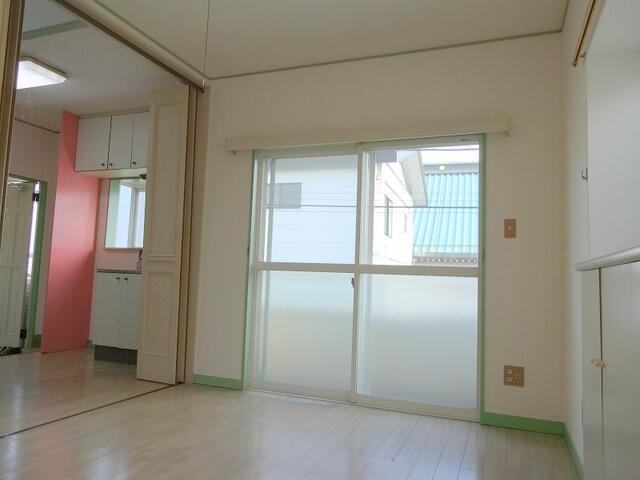 写真は別号室です
