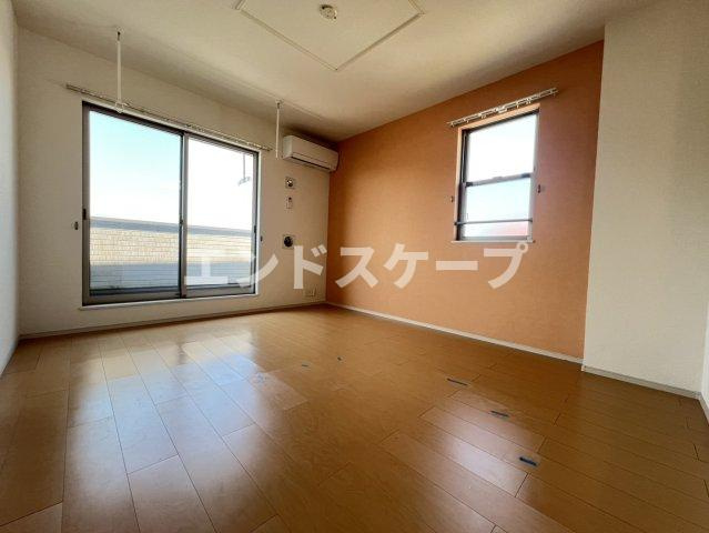 ウインズ　ガーデンの居間・リビング|高崎、前橋のお部屋探しはエンドスケープまで！お客様の理想お聞かせ下さい♪