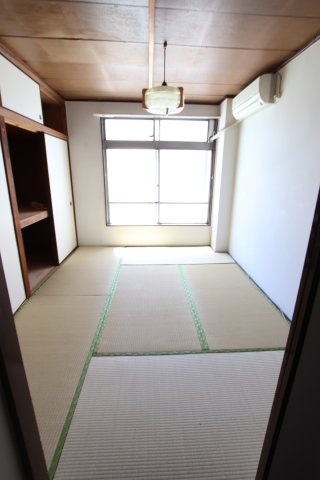 小平ビルの和室