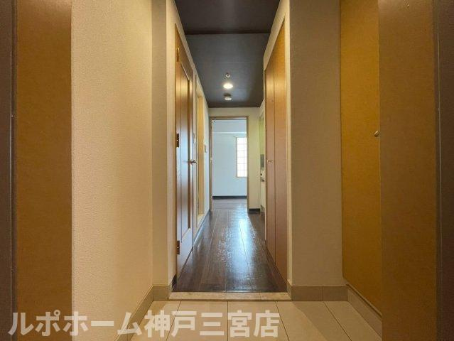 ロイヤルヒル神戸三ノ宮Ⅱの玄関