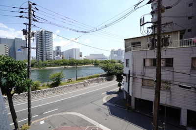【展望】 | 【上質リノベ】シャンボール河原町 | 【四季を感じる】
四季の移ろい・爽やかな青空や風を感じられ
自然を愉しめるパノラマビュー。
毎日の暮らしに余裕を感じさせてくれる、
遮る物の無い開放的な眺望を是非、ご堪能ください。