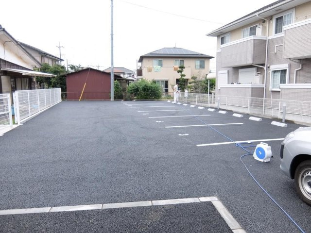 マノワール ルーエの駐車場