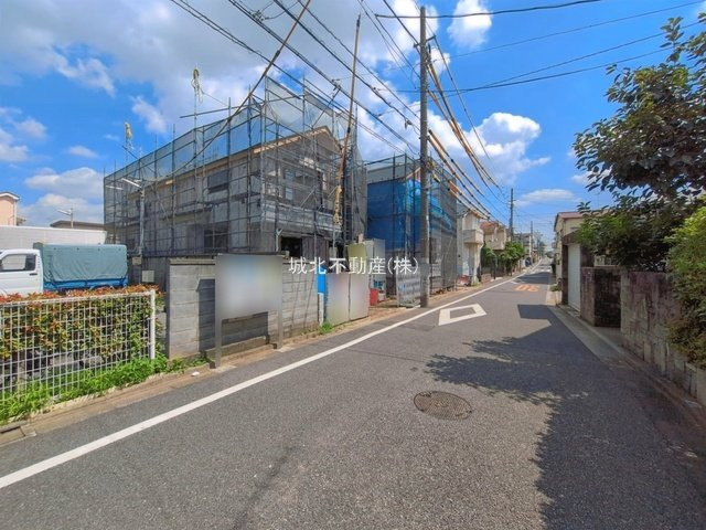 練馬区田柄2丁目 全3棟 3号棟の前面道路含む現地写真|西側約5.0ｍ公道に面する全3棟