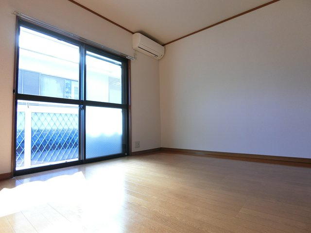 ドミール鷹ノ台の居間・リビング
