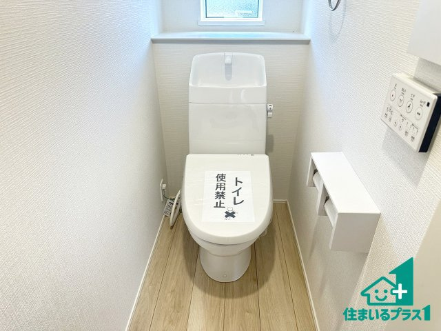 ●31(土)1(日)現地説明会！　奈良市七条西町　限定1邸のトイレ|1・2階の2ヶ所にあるので、朝の忙しい時間の順番待ちもなく、深夜の利用にも大変便利です。