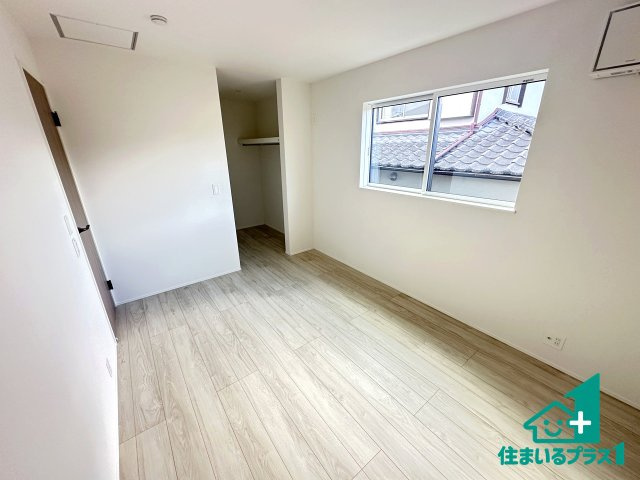 ●31(土)1(日)3(祝)現地説明会！　奈良市七条西町　限定1邸の洋室|シンプルな洋室は、自分好みのインテリアが楽しめます♪ご家族とインテリアや家具を選びに行くのは新築購入時の醍醐味の一つです。ぜひお楽しみください♪