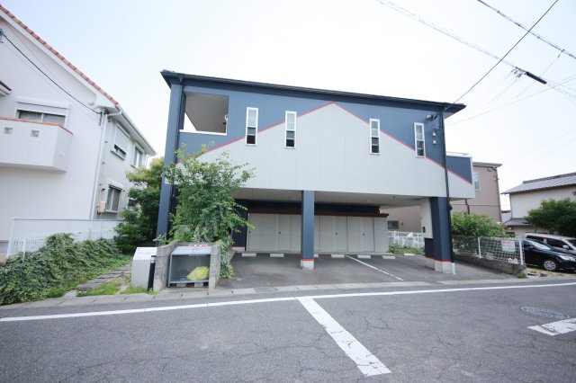 アネックス一ツ屋の駐車場