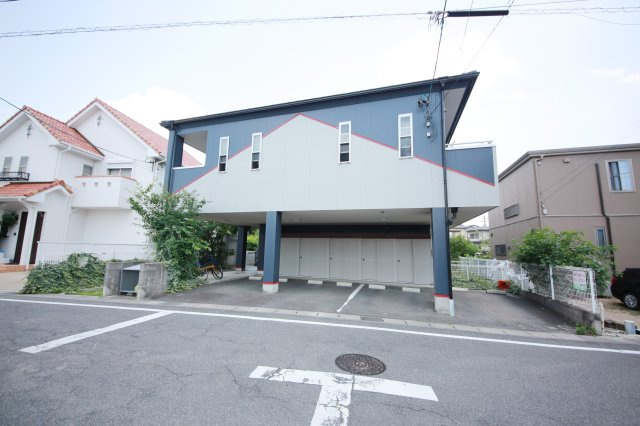 アネックス一ツ屋の駐車場