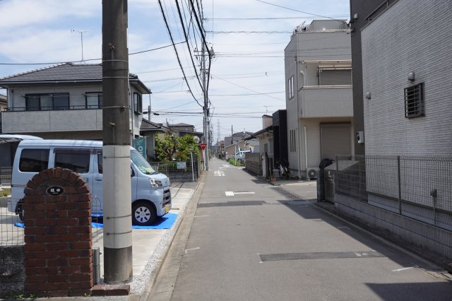 川越市広栄町15-9　新築戸建の前面道路含む現地写真